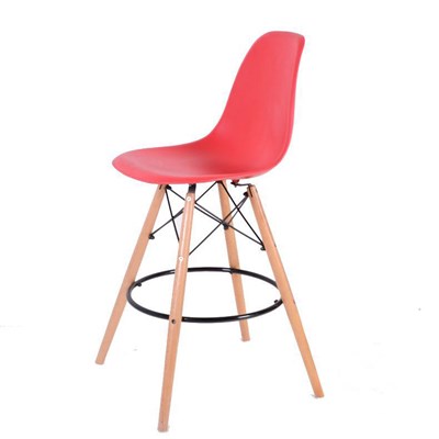 כסא בר מעוצב עם רגלי עץ מלא KARE אדום